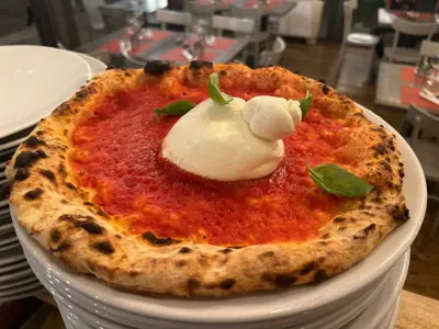 La Pizza Burrata di Bufala della Casa Cantoniera